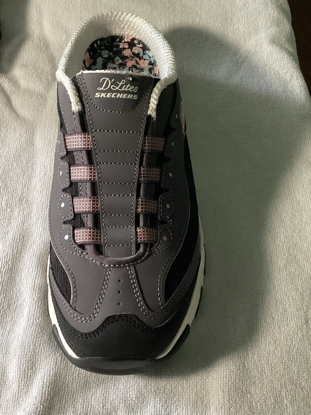 Skechers D'Lites Women's Gray and Pink Slip-On Memory Foam Sneakers - Picture 2 of 11